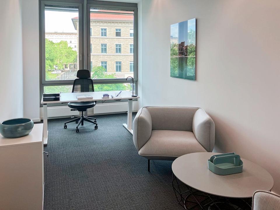 Thumbnail-Privater Büroraum für 1 Person in Regus City Plaza