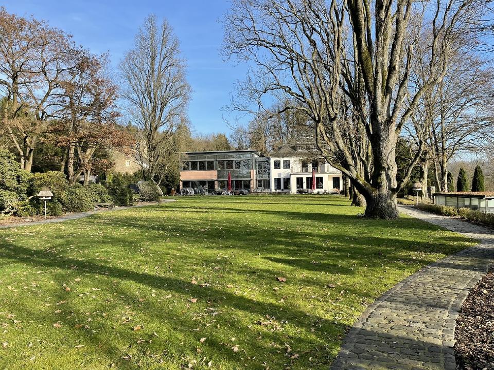 Thumbnail-Premium-Gewerbeeinheit mit 250 m² am Schloss Allner – voll möbliert & exklusiv!