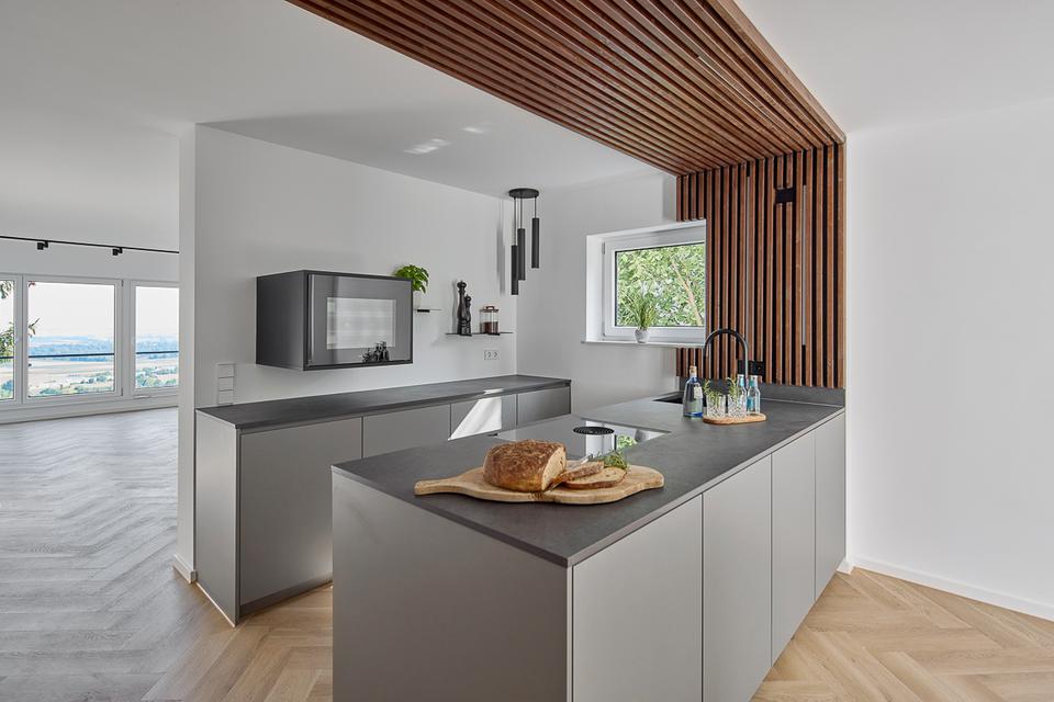 Thumbnail-LUXUS MIT WEITBLICK - TEILMÖBLIERTE (VB) 3,0 ZIMMER WOHNUNG IN HALBHÖHENLAGE