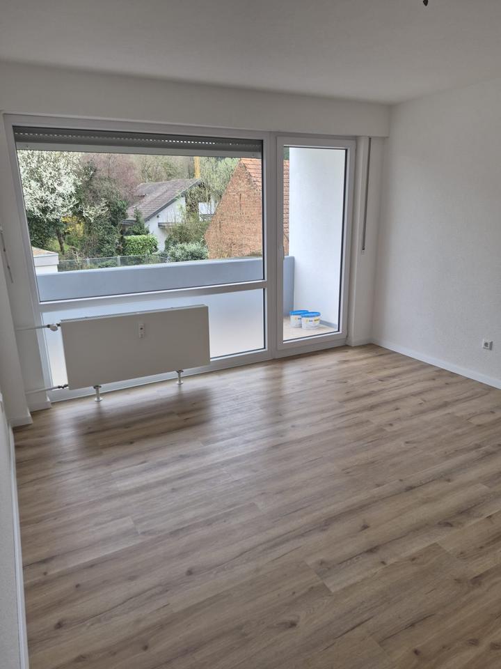 Thumbnail-Helle kernsanierte 2-Zimmer Wohnung mit Balkon & Garage