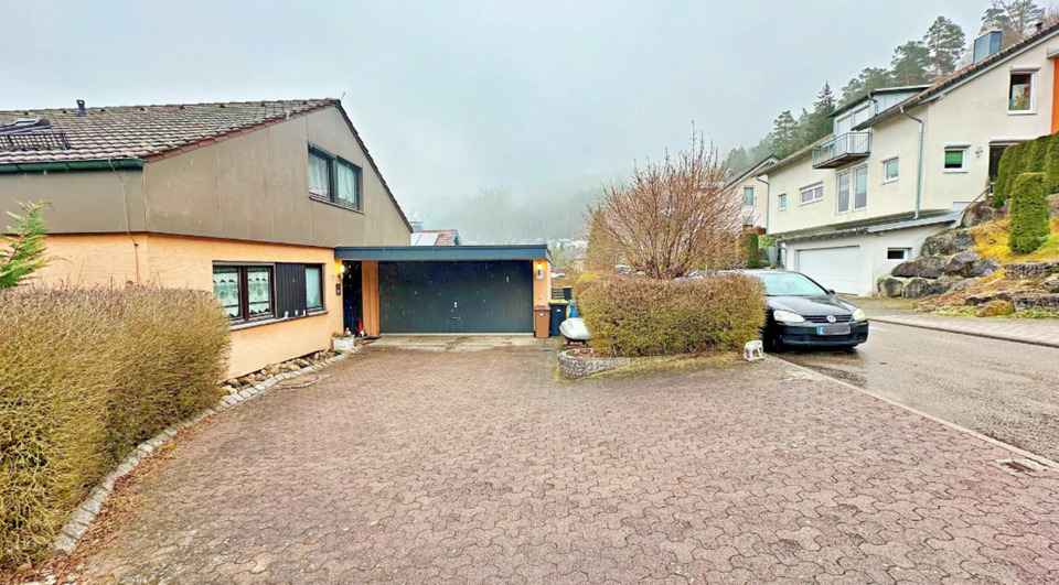 Thumbnail-Geräumiges Einfamilienhaus mit Einliegerwohnung und Garten
