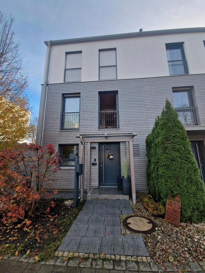 Thumbnail-Moderne Doppelhaushälfte mit Pool, PV-Anlage und Carport