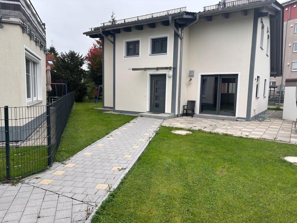 Thumbnail-Hochwertiges Einfamilienhaus mit Terrasse und Garage in Neuburg