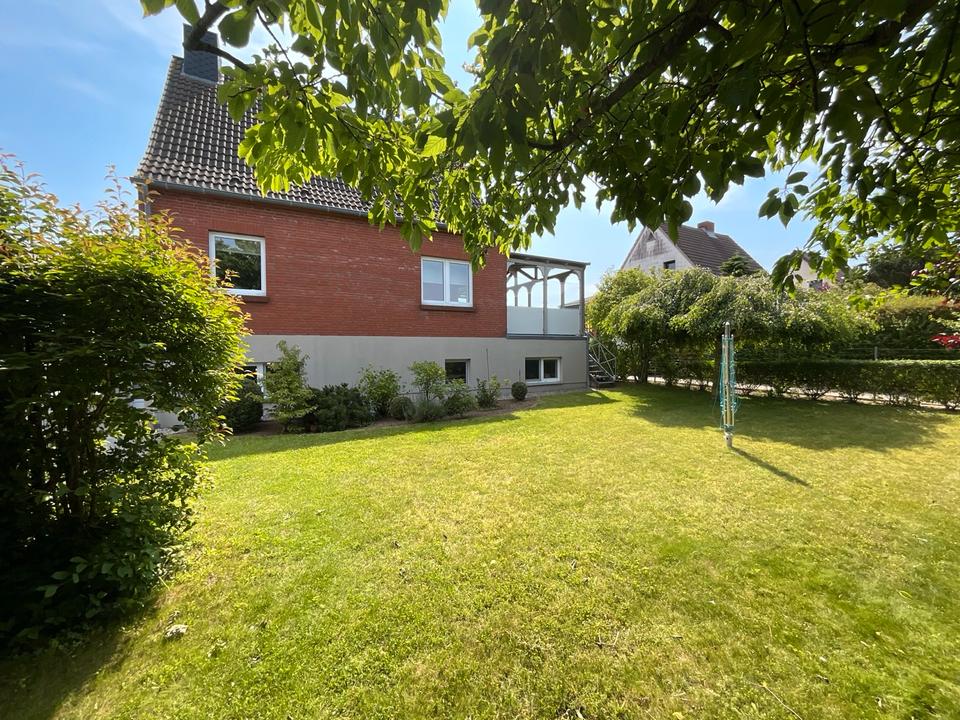 Thumbnail-Schönes Einfamilienhaus mit ausgebauten Souterrain