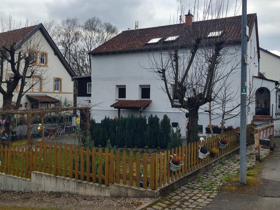 Thumbnail-Ein bis Zweifamilienhaus. An 2 Parteien vermietet.