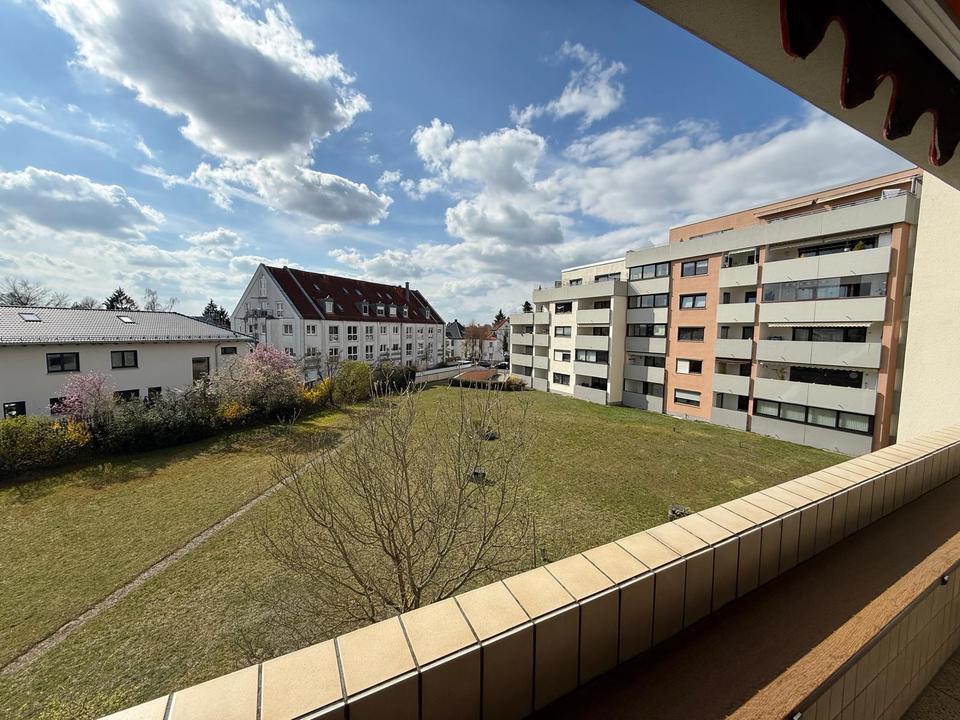 Thumbnail-Gepflegte 2 Zimmer- Whg Fürth- Ronhof mit Balkon incl TG, frei