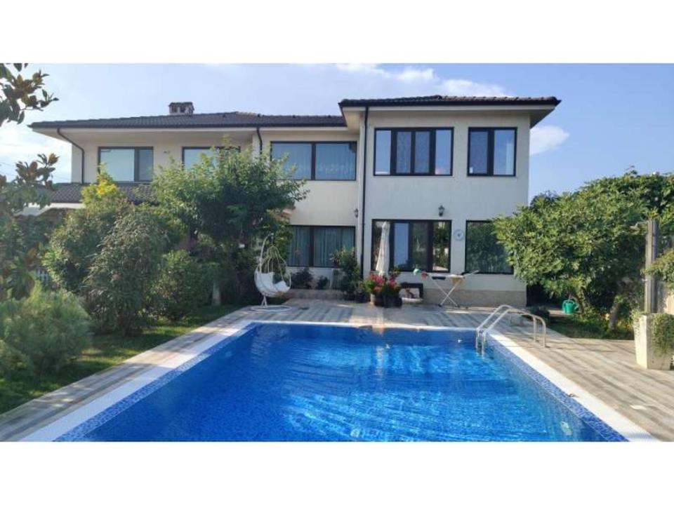 Thumbnail-Exklusives Einfamilienhaus mit Pool nahe Varna (Bulgarien)