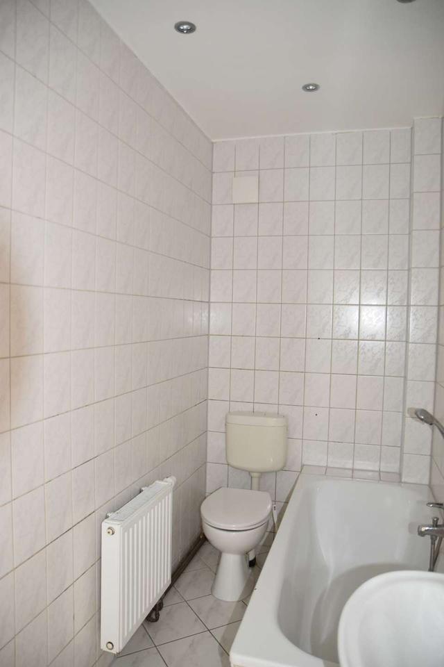 Thumbnail-Geräumige 3 Raum Wohnung im Dachgeschoss