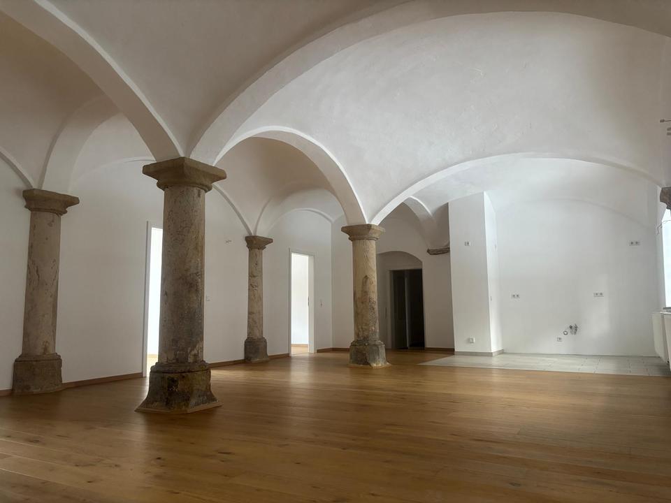 Thumbnail-Erdgeschosswohnung am Fuße des Schlosses frisch renoviert