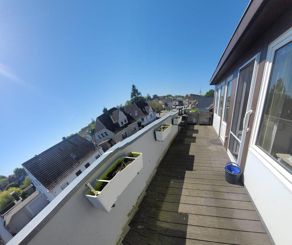 Thumbnail-Große, helle 4-Zimmer-Wohnung mit Balkon