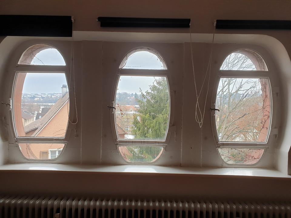 Thumbnail-Großzügige 2-Zimmer-Wohnung im Altbau mit viel Charme