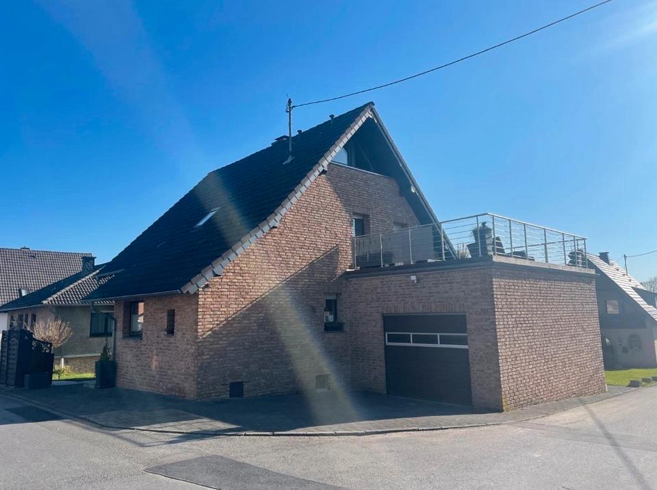 Thumbnail-Freistehendes EFH 2 Garagen, 2 Terrassen, DG Studio