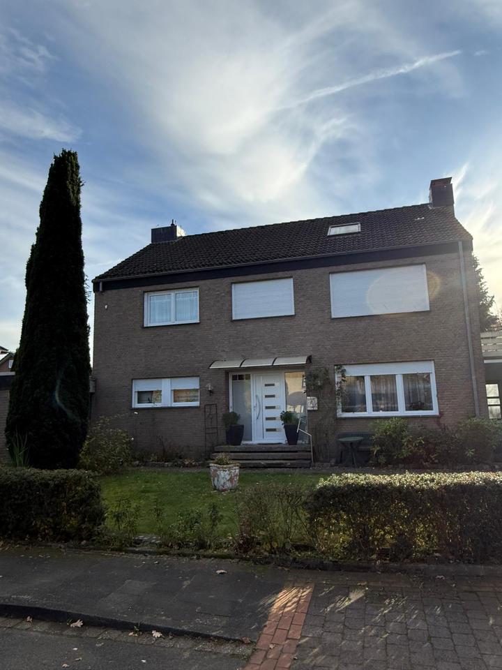 Thumbnail-Großes Einfamilienhaus zum Leben als auch Kapitalanlage