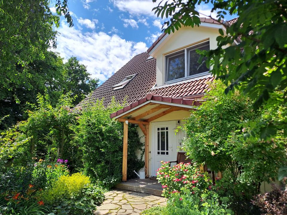 Thumbnail-Geräumiges Einfamilienhaus mit Einliegerwohnung in Groß Sarau