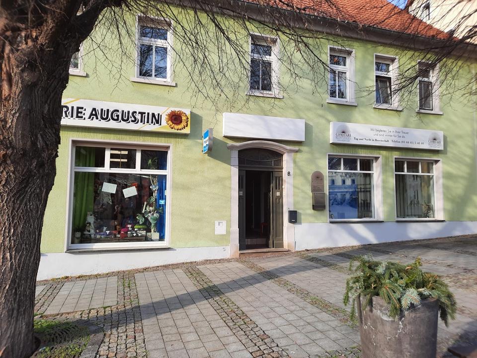 Thumbnail-Haus mit Gewerbeeinheit