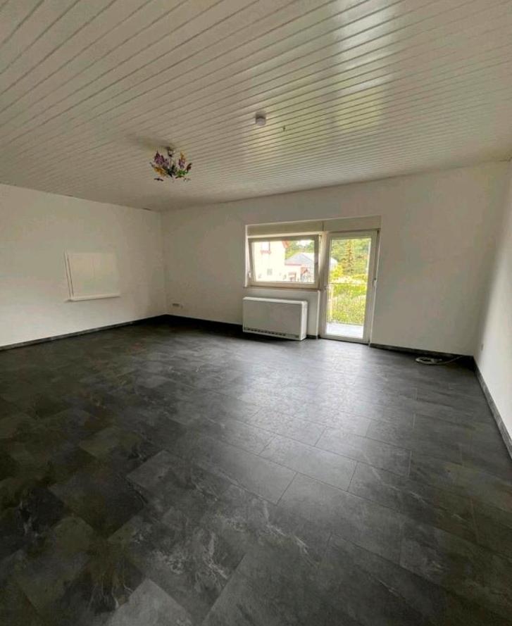 Thumbnail-Helle 2 Zimmer Wohnung ca 93 qm Raunheim