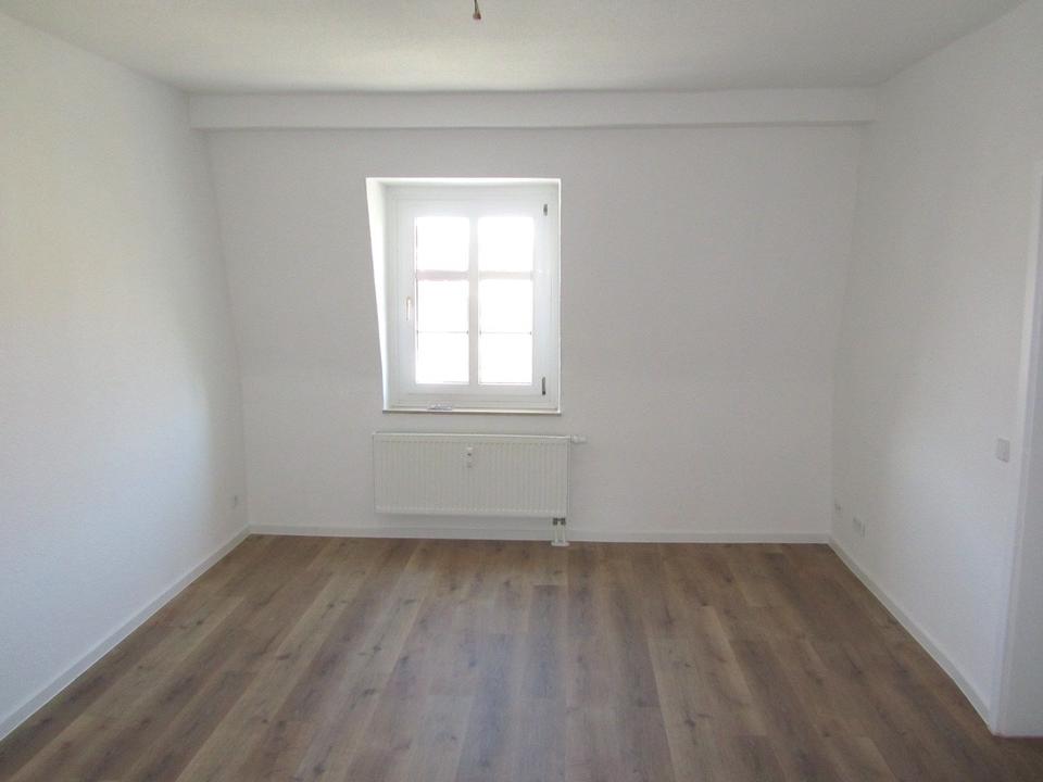 Thumbnail-2-Raumwohnung Küche, Bad neu saniert, mit Einbauküche integriert!