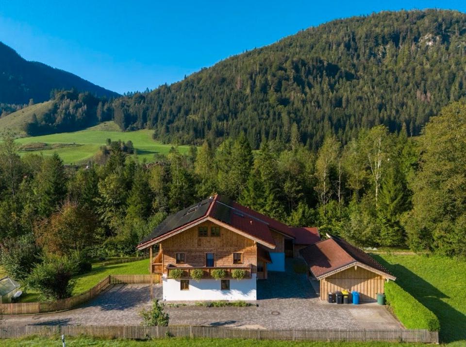 Thumbnail-Wohnen im Grünen: Großes Haus mit Top-Austattung (provisionsfrei)