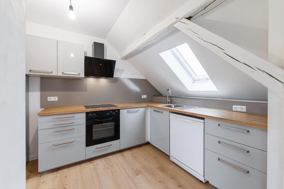 Thumbnail-Wunderschöne 3 Zi Dachgeschoss Wohnung mit Balkon und Küche