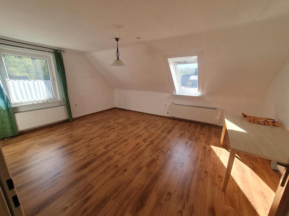Thumbnail-Helle 3 Zimmer Wohnung in ZweifamilienHaus