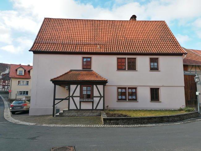 Thumbnail-Großes Haus mit Scheune und Garage