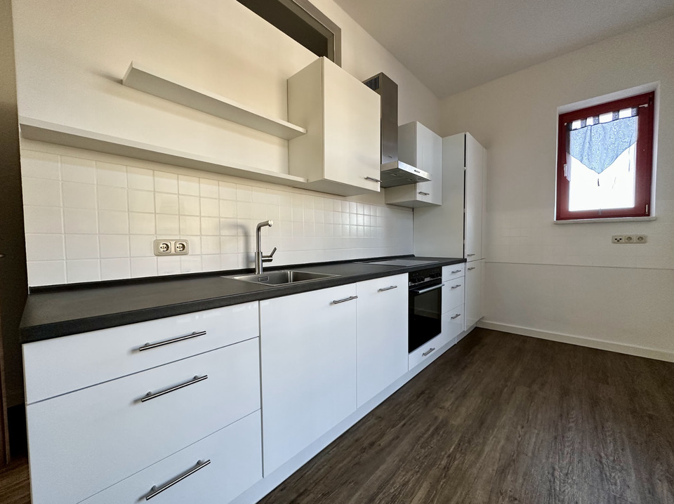 Thumbnail-Lichtdurchflutete modernisierte 3-Raumwohnung mit Einbauküche, Balkon und Stellplatz
