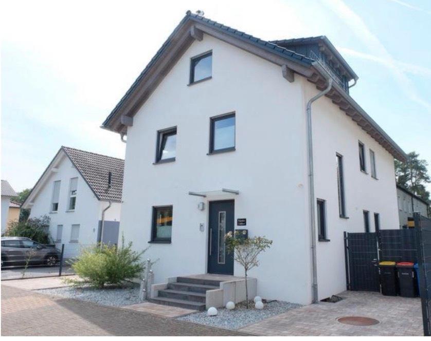 Thumbnail-Freistehendes Einfamilienhaus mit Pool