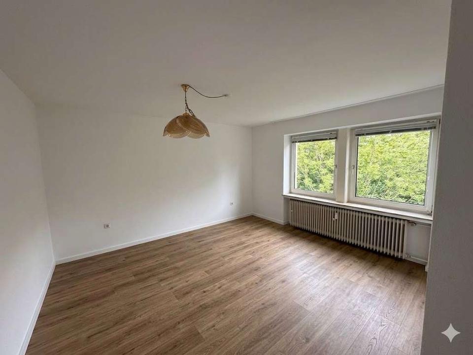 Thumbnail-Zentral & ruhig wohnen: Frisch sanierte 2-Zi-Whg mit Balkon