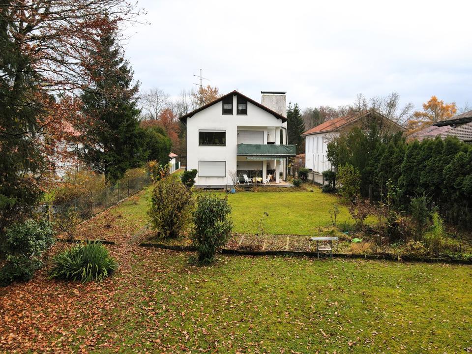 Thumbnail-Zweifamilienhaus mit Ausbaupotential, Baugrund und Parkgrundstück