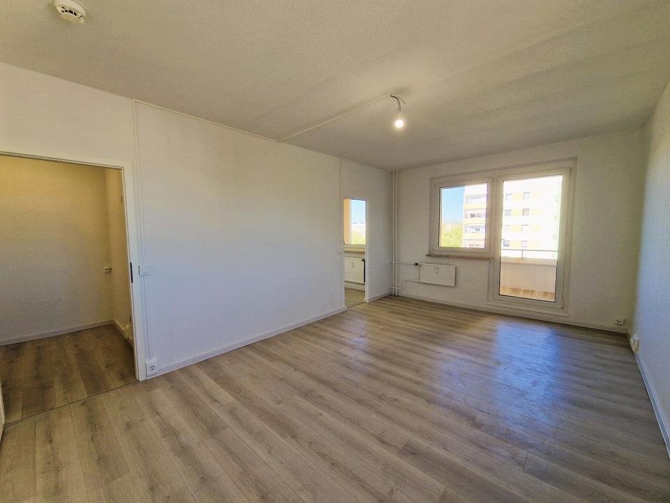 Thumbnail-Renovierte 2-Zimmer-Wohnung mit Balkon und Badewanne + 500,-€ Einzugsgutschein