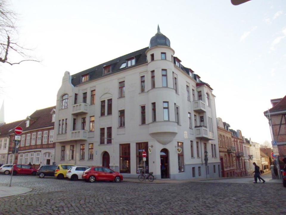 Thumbnail-Große 2-Zimmer-Wohnung mit Wohnküche und Balkon, Puschkinstraße in 19055 Schwerin