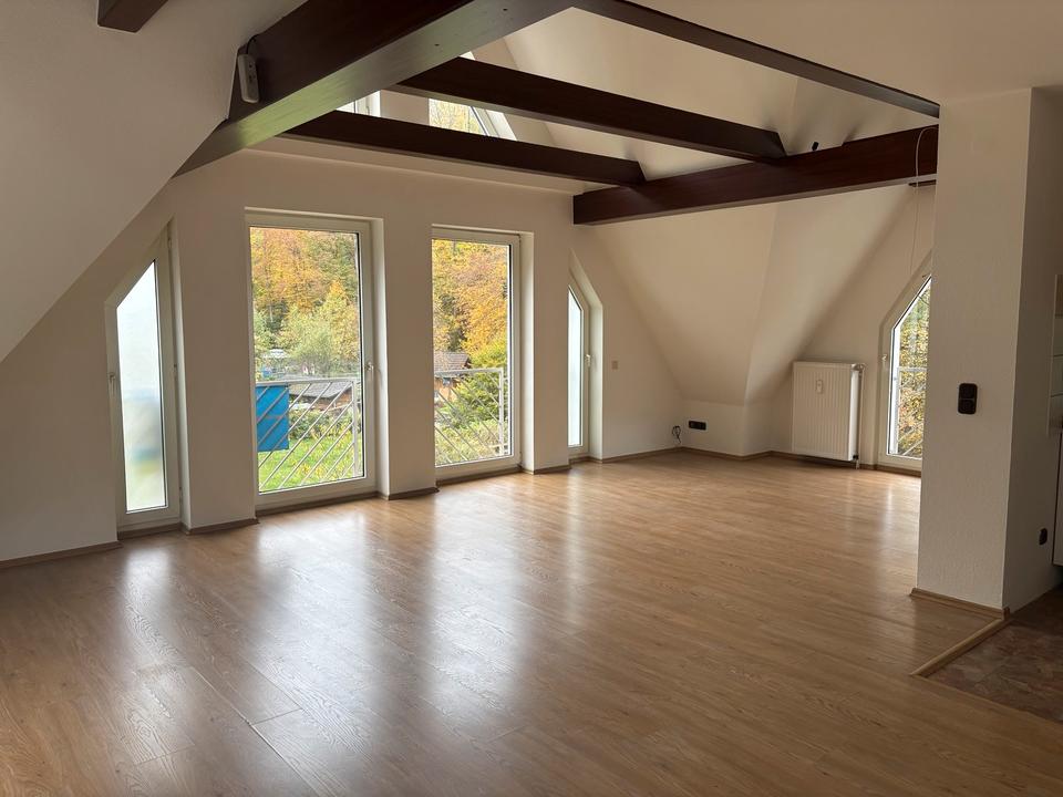 Thumbnail-Schöne 4-Zimmer-Dachgeschoss-Wohnung in der 2. Etage