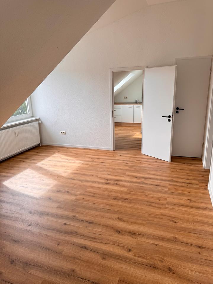 Thumbnail-Frisch sanierte 3-Zi.-Dachgeschosswohnung - Top Lage nahe WEZ