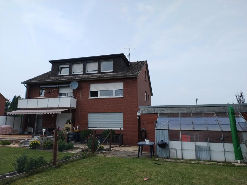 Thumbnail-Enniger schöne helle DG Wohnung 3,5 Zimmer ab sofort zu vermieten
