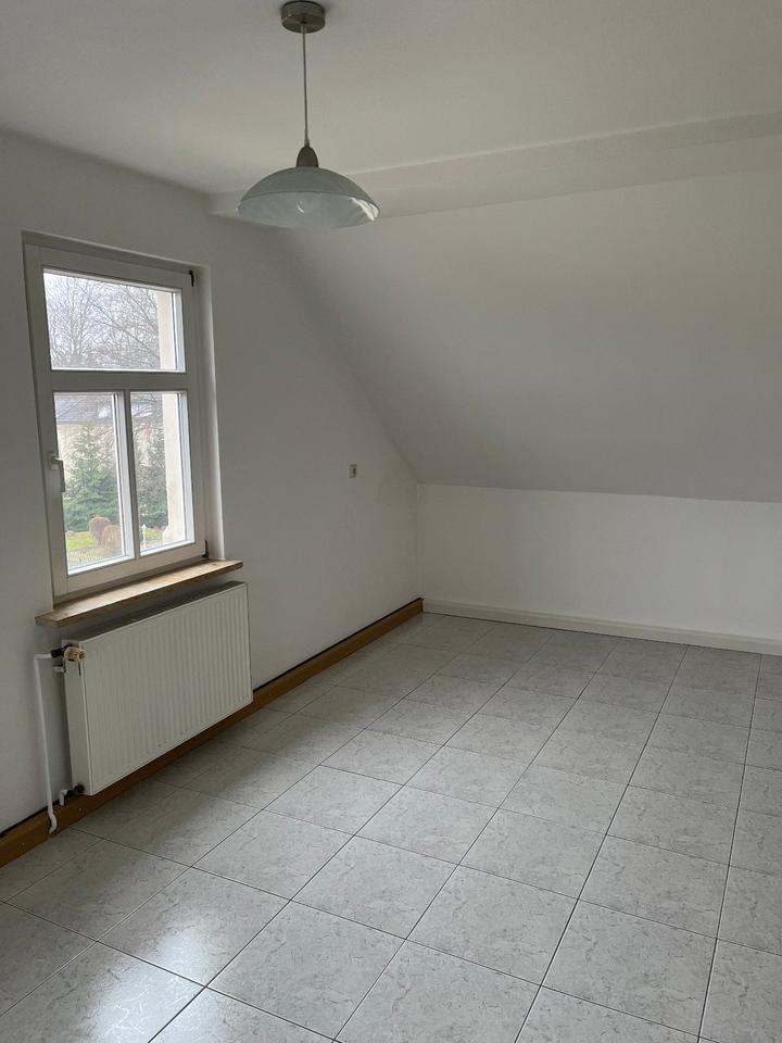 Thumbnail-Gemütliche 3 - Raum Dachgeschoßwohnung in 07819 Triptis