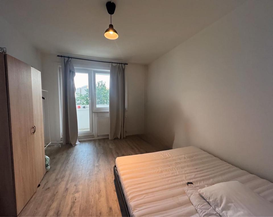 Thumbnail-ein Zimmer 20 m2 mit Balkon in Hellersdorf