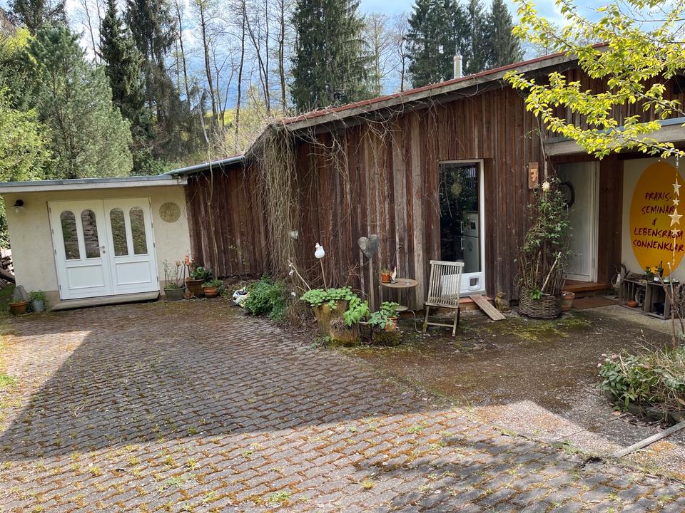 Thumbnail-Haus mit großen Gartengrundstück am Bach