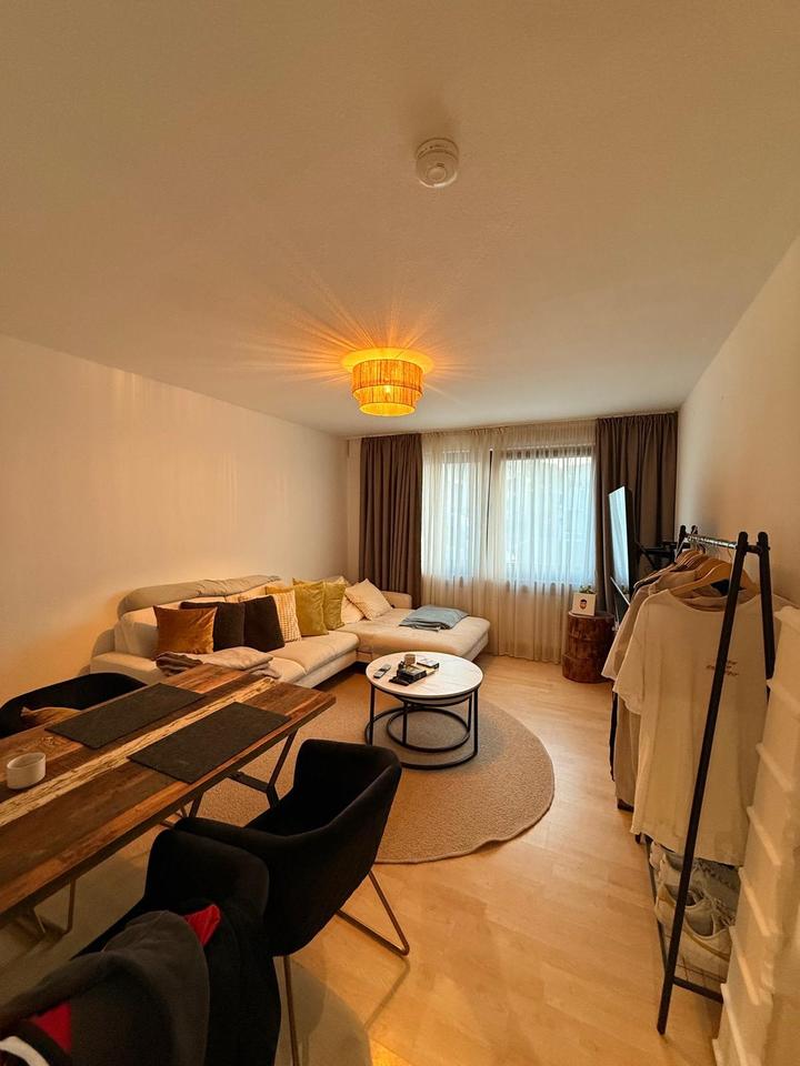 Thumbnail-Helle, möblierte 2-Zimmer-Wohnung in Köln zur Zwischenmiete