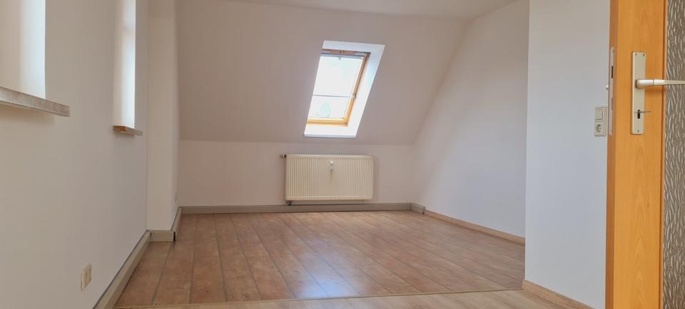 Thumbnail-Charmante 2-Raum-Wohnung unter dem Dach – perfekt für Singles und Paare