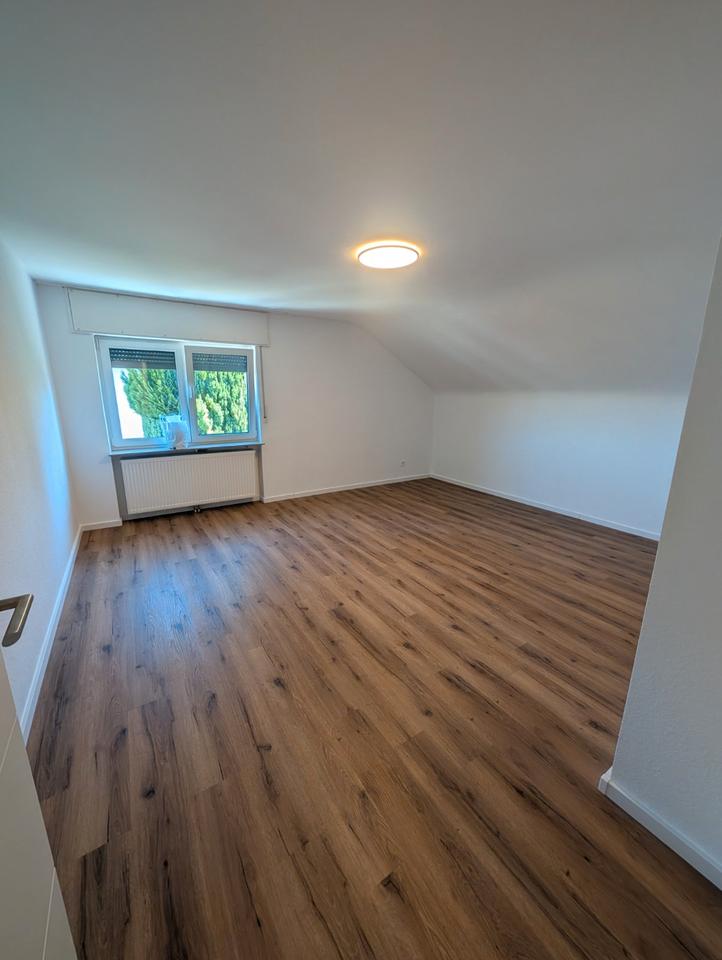 Thumbnail-Helle 5-Z-DG-Wohnung ruhige Lage – viel Platz für Familie & HO