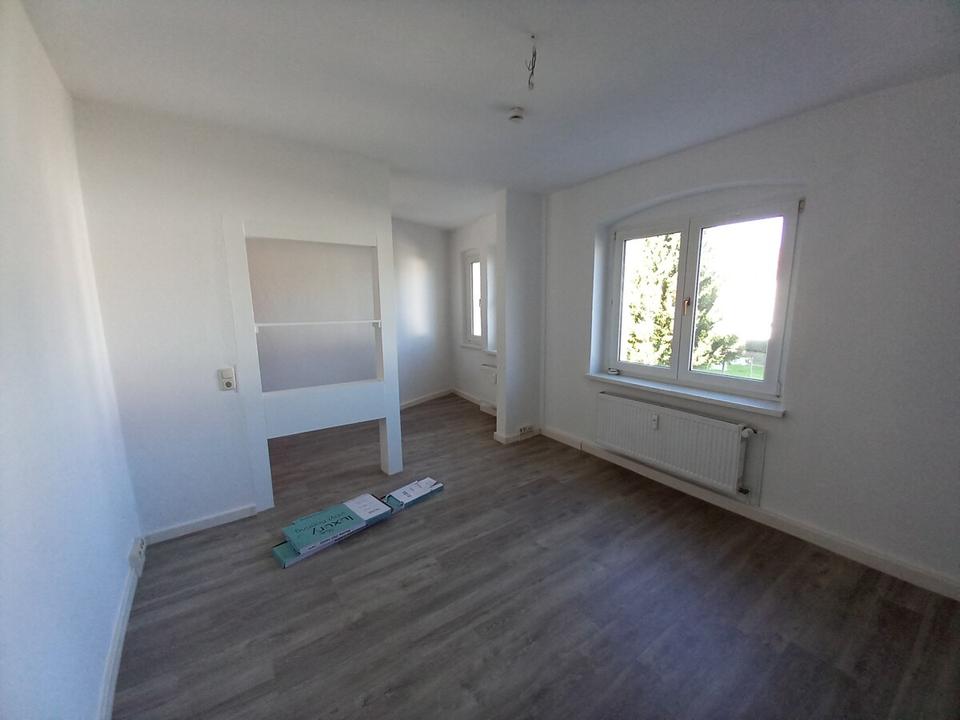 Thumbnail-lichtdurchflutete, teilsanierte 2-Zimmer Wohnung im 1. OG der Altenburger Str. 115, Bezug ab sofort!