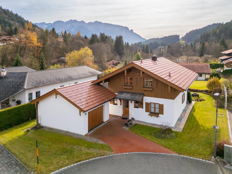 Thumbnail-Idyllisches Einfamilienhaus mit Chalet-Charakter und Kaiserblick