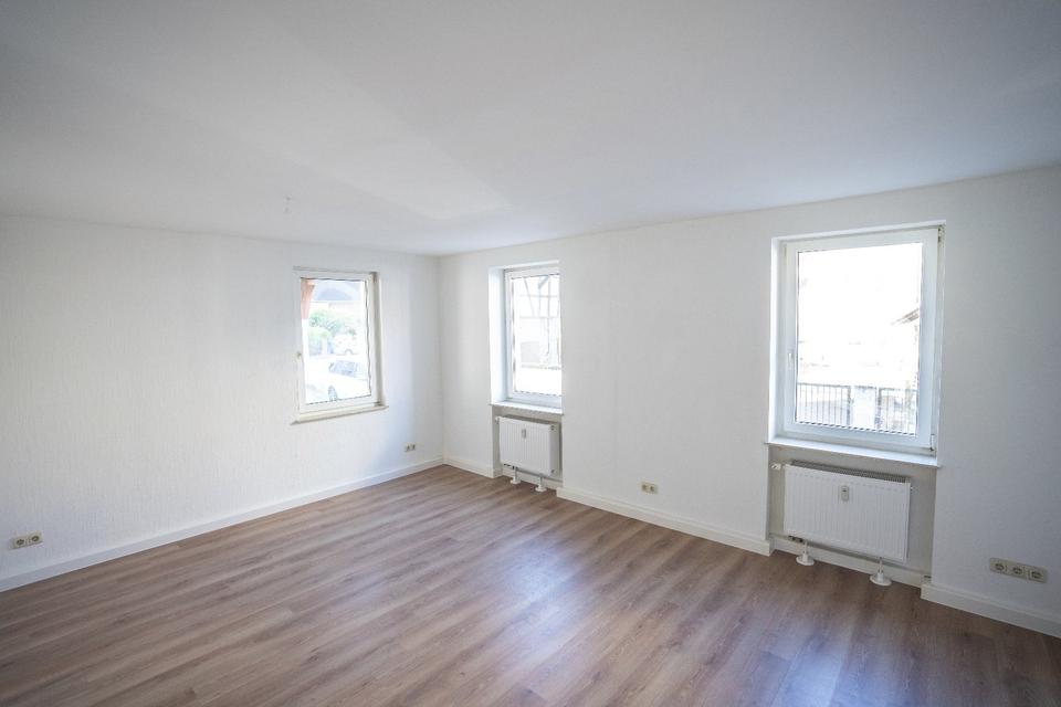 Thumbnail-Mehrfamilienhaus - 4 Wohneinheiten - 3 Garagen - voll vermietet