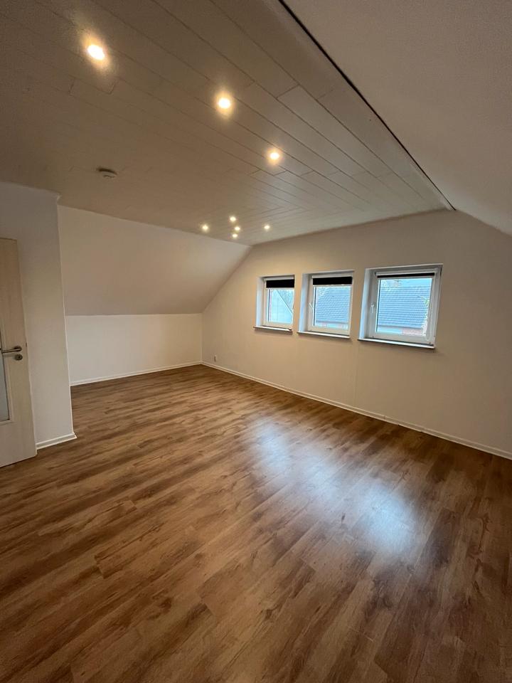 Thumbnail-Stadtnahe, renovierte 3-Zimmer-Wohnung mit Küche und Stellplatz