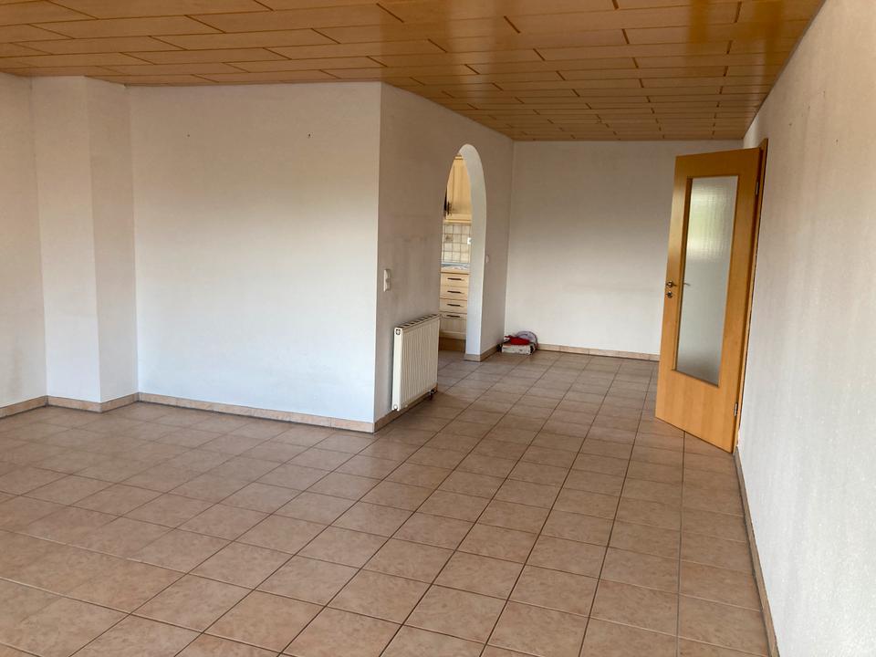 Thumbnail-Helle 3-Zi.-Wohnung mit zwei Balkonen u. zwei Garagen in Adelberg