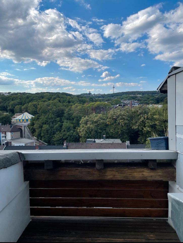Thumbnail-Schöne Altbauwohnung mit Balkon und traumhafter Aussicht