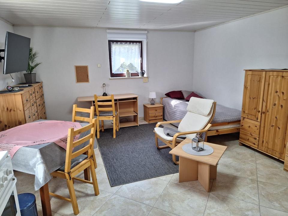 Thumbnail-1-Raum-Souterrain-Wohnung (nur für StudentenAzubis)