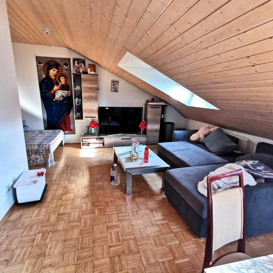 Thumbnail-Einzimmerwohnung im Dachgeschoss freiwerdend