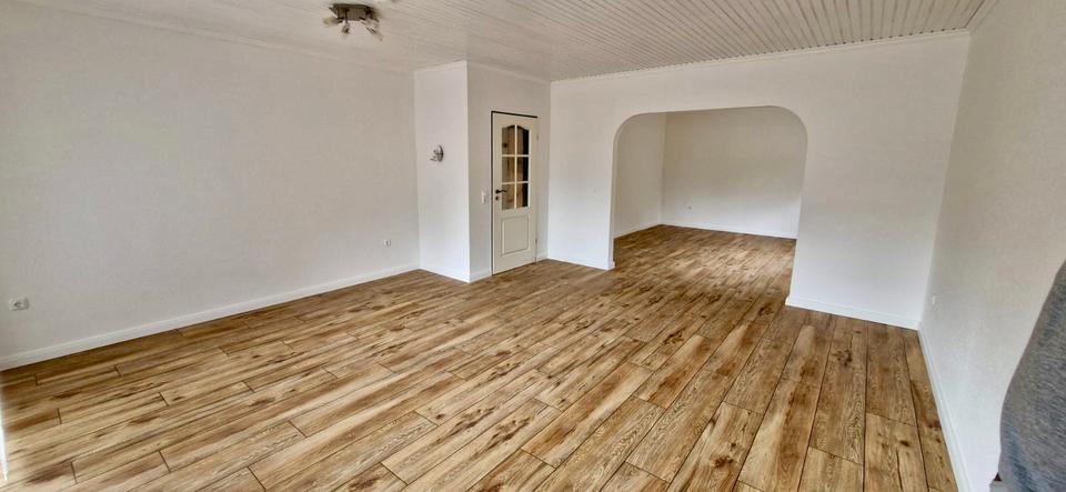 Thumbnail-Großzügige, helle 3-Zimmer-Wohnung mit Garten und Garage