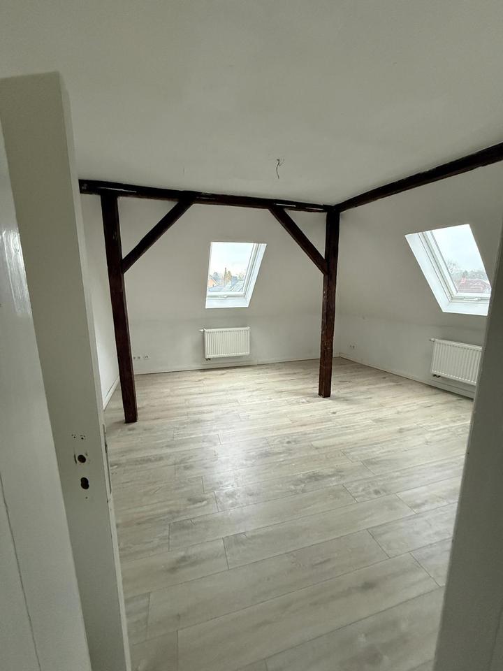 Thumbnail-Dachgeschosswohnung mit neuer Einbauküche zu vermieten